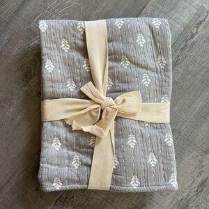 Lush Decor | NWT Soft Gray Cotton Throw